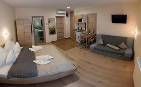 Holiday Apartmanhaz Gyula