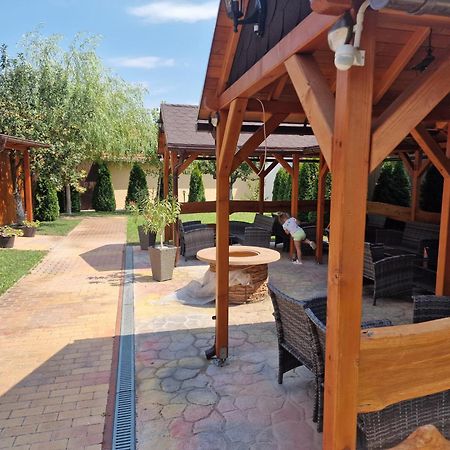 Holiday Apartmanhaz Jula Exterior foto