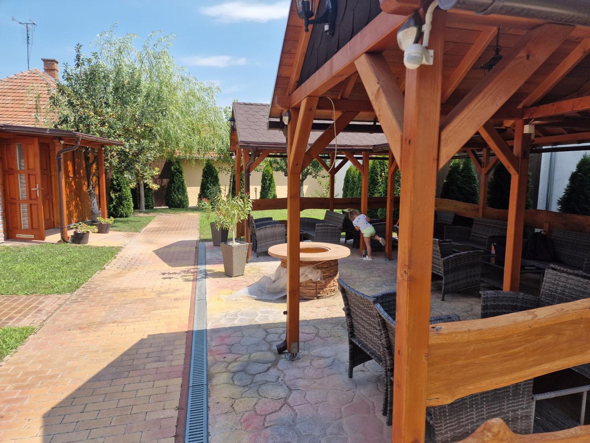 Holiday Apartmanhaz Jula Exterior foto