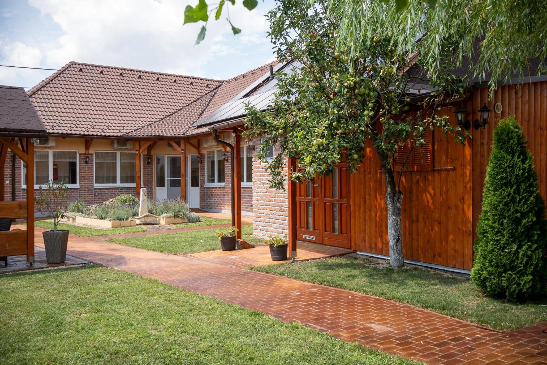 Holiday Apartmanhaz Jula Exterior foto